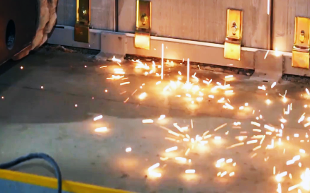 溶接溶断作業中の火花